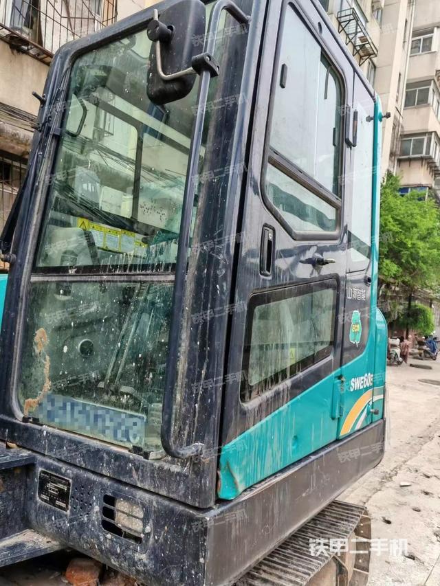 驾驶室顶部（整机外观）