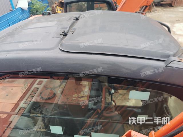 驾驶室顶部（整机外观）