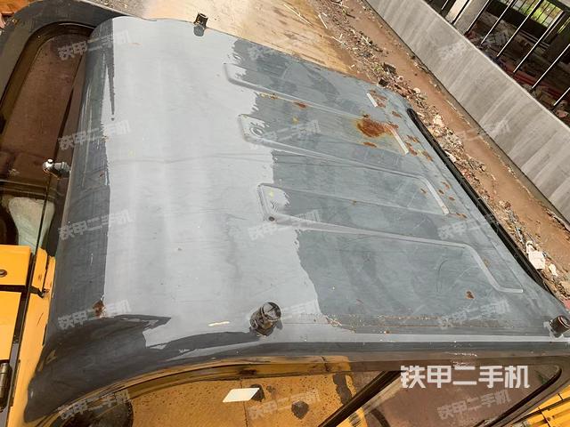 驾驶室顶部（整机外观）