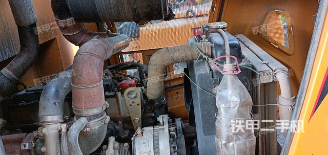 发动机左侧（整机外观及大件）