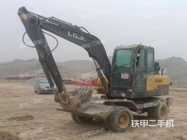 驾驶室顶部（整机外观）