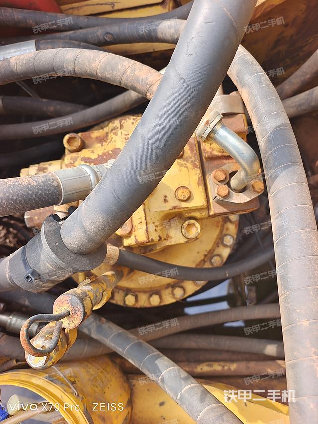 回转马达和主控阀（整机外观）