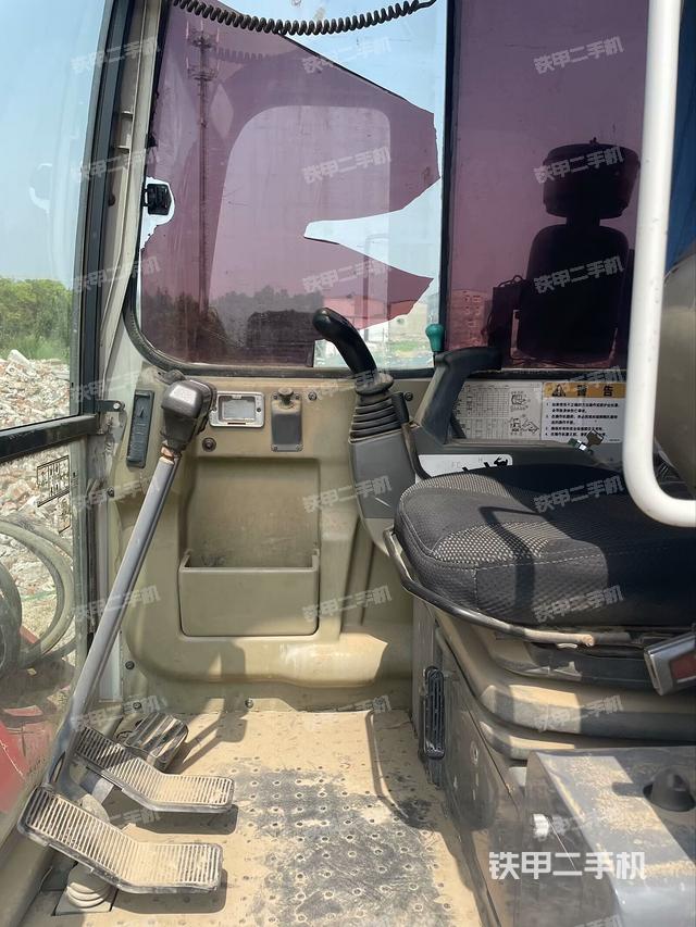 驾驶室整体（整机外观）