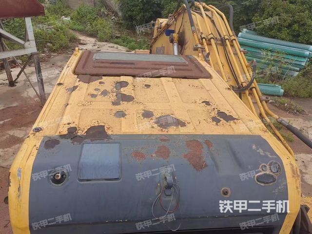 驾驶室顶部（整机外观）