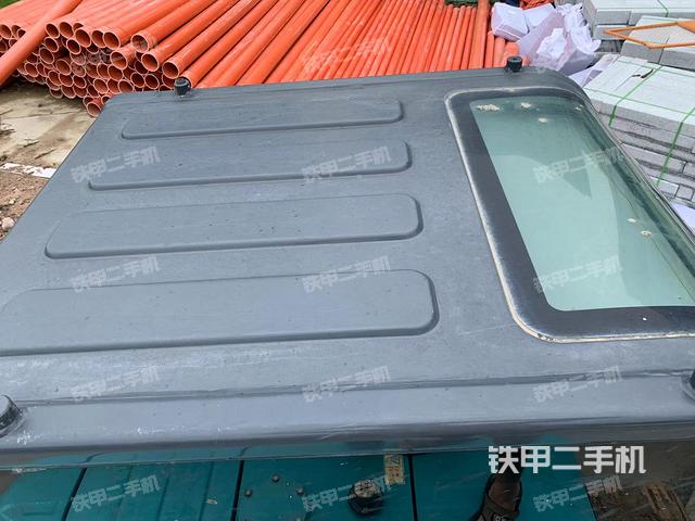 驾驶室顶部（整机外观）