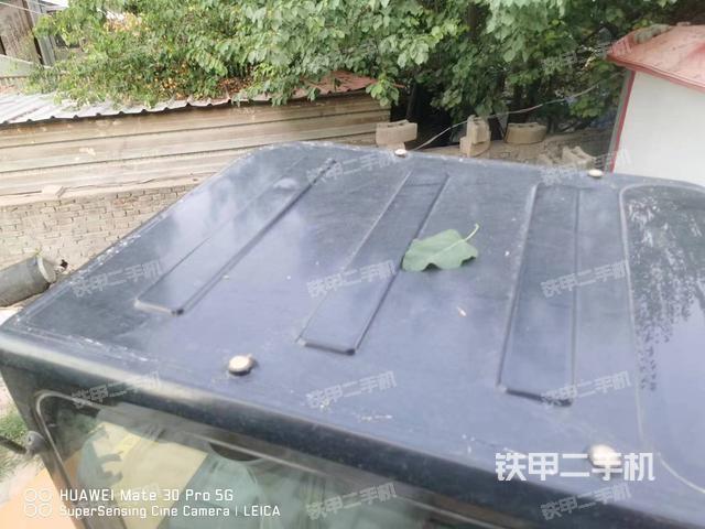 驾驶室顶部（整机外观）