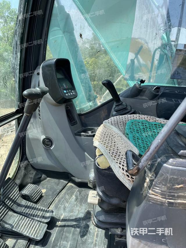 驾驶室整体（整机外观）