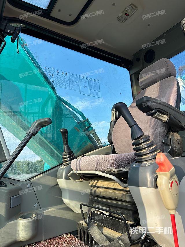 驾驶室整体（整机外观）