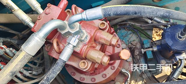 回转马达和主控阀（整机外观）