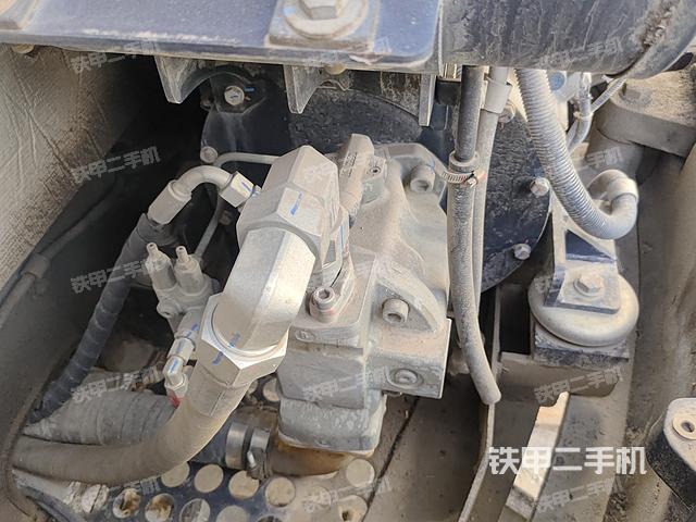 液压泵舱室正面整体（整机外观）