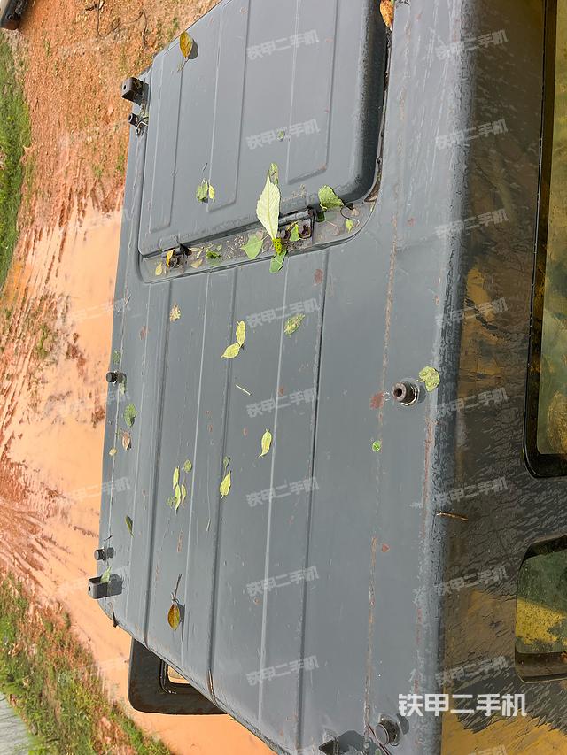 驾驶室顶部（整机外观）