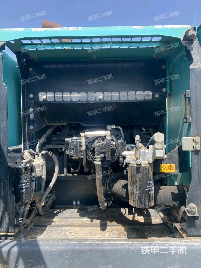 液壓泵艙室正面整體（整機(jī)外觀）