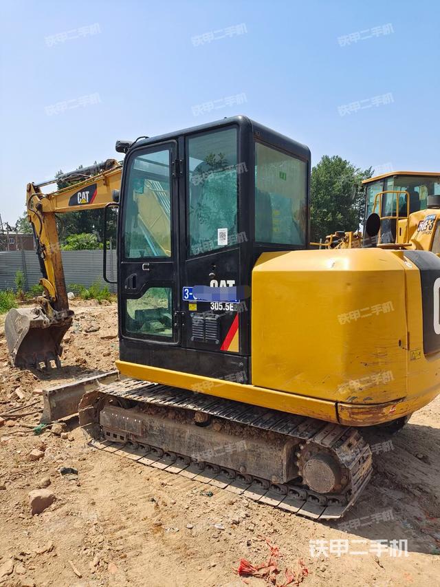 驾驶室顶部（整机外观）