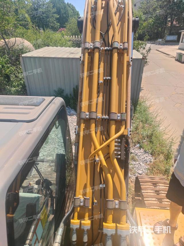 大臂背部俯視（工作和回轉(zhuǎn)裝置）