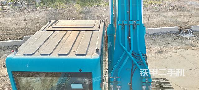 驾驶室顶部（整机外观）