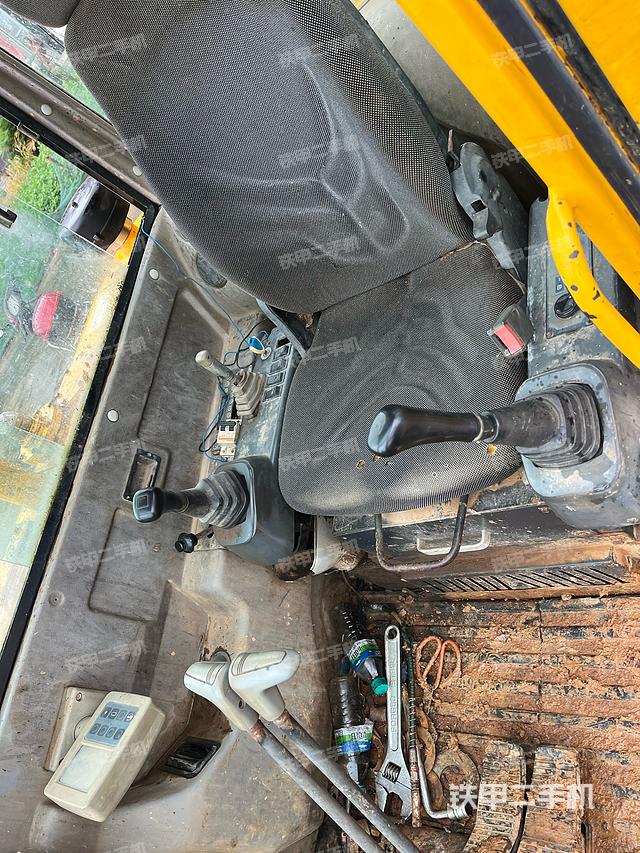 驾驶室整体（整机外观）