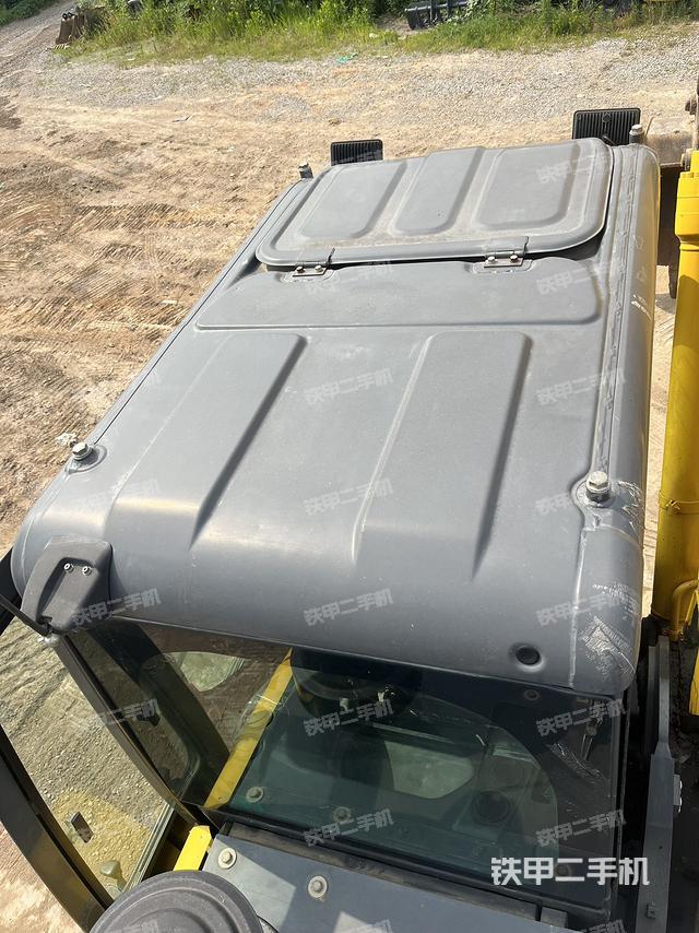 驾驶室顶部（整机外观）