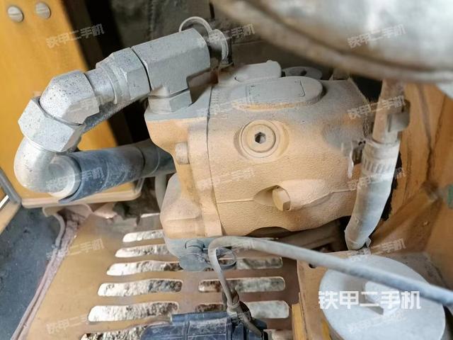 回转马达和主控阀（整机外观）