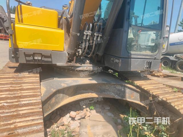 轉(zhuǎn)盤和下車架正前（工作和回轉(zhuǎn)裝置）