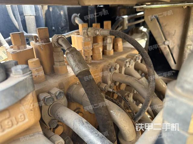 回转马达和主控阀（整机外观）