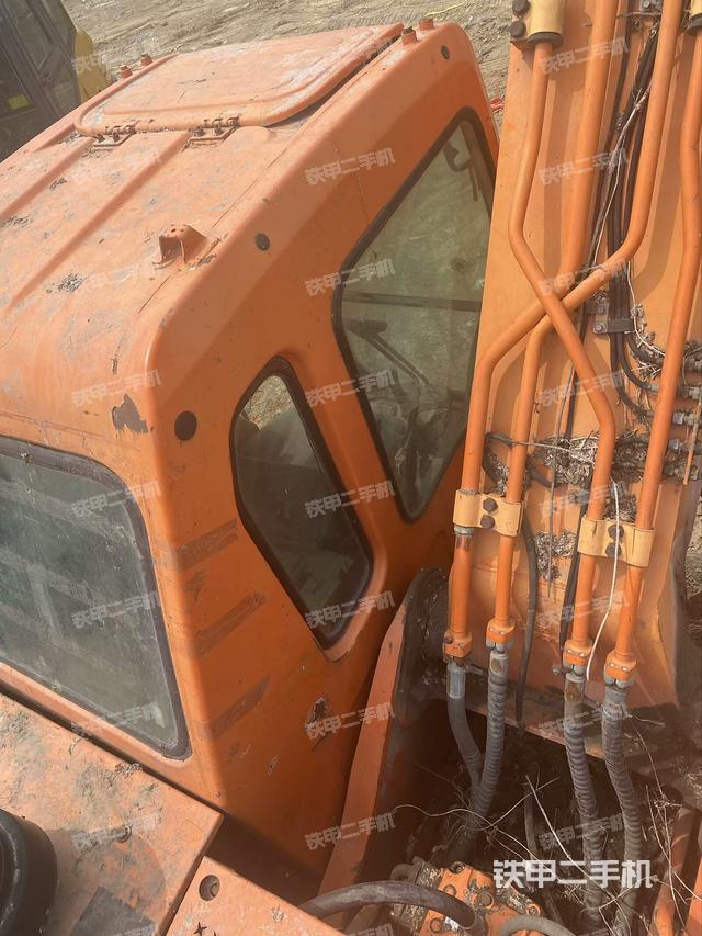 驾驶室顶部（整机外观）