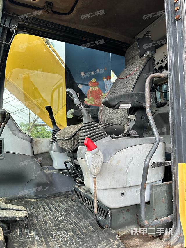 驾驶室整体（整机外观）