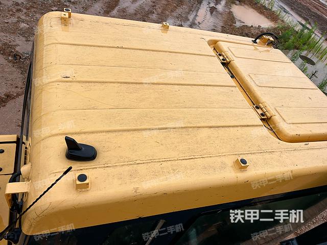 驾驶室顶部（整机外观）