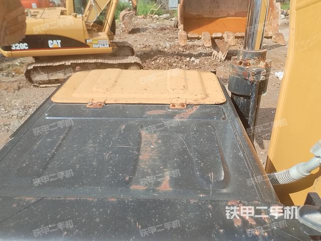 驾驶室顶部（整机外观）