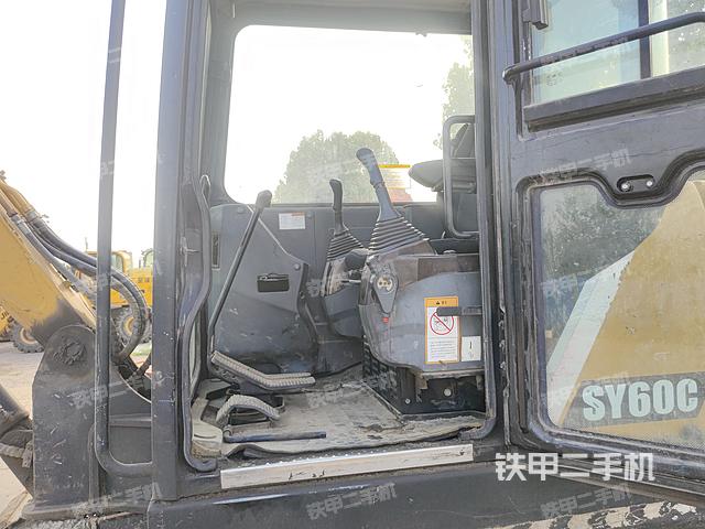 驾驶室整体（整机外观）