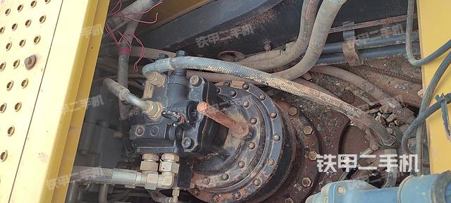 回转马达和主控阀（整机外观）