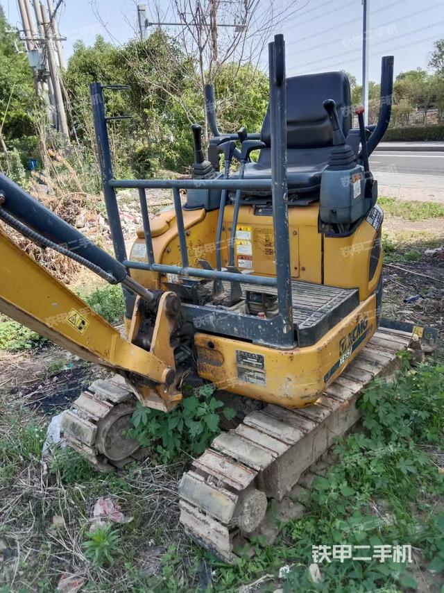 驾驶室顶部（整机外观）