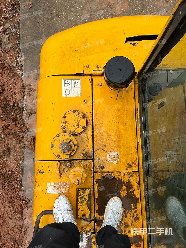 回转马达和主控阀（整机外观）