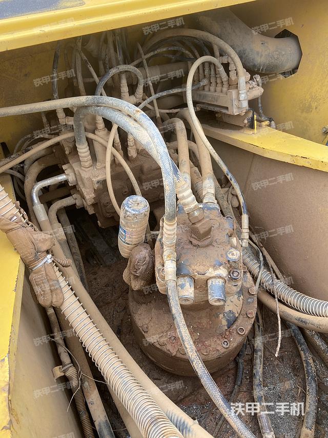 回转马达和主控阀（整机外观）