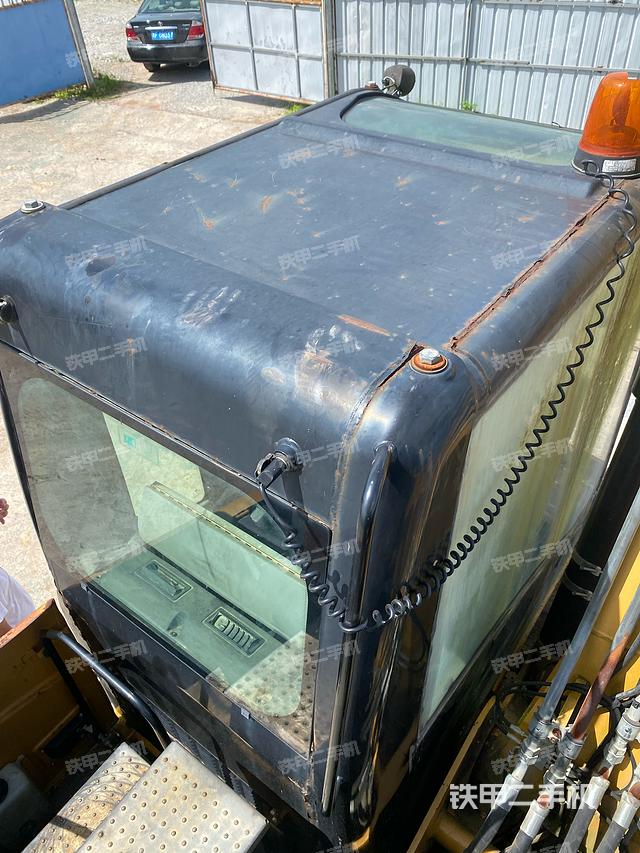 驾驶室顶部（整机外观）