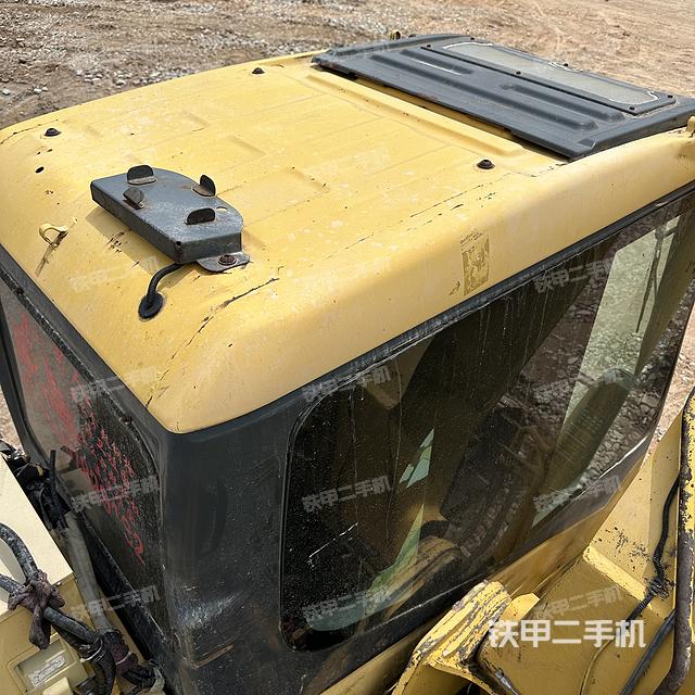 驾驶室顶部（整机外观）