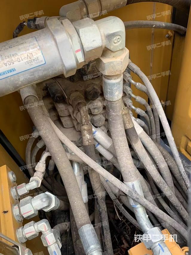 回转马达和主控阀（整机外观）