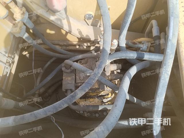 回转马达和主控阀（整机外观）