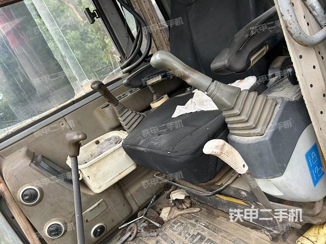 驾驶室整体（整机外观）