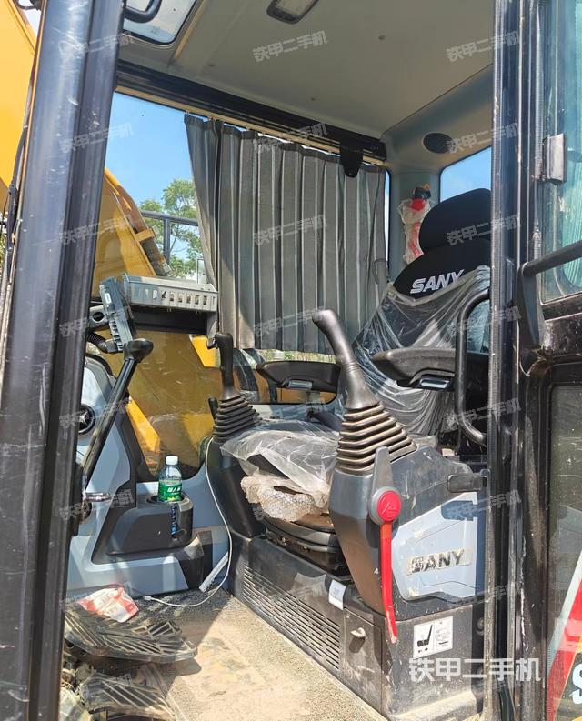 驾驶室整体（整机外观）