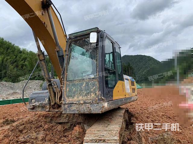 徐工XE200DA挖掘機(jī)