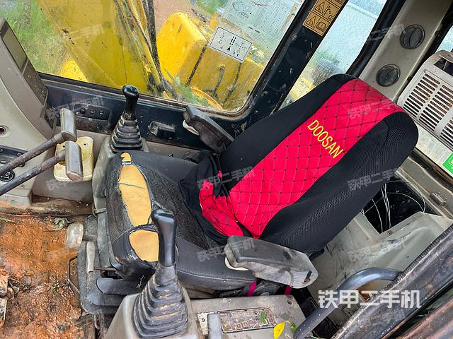 驾驶室整体（整机外观）