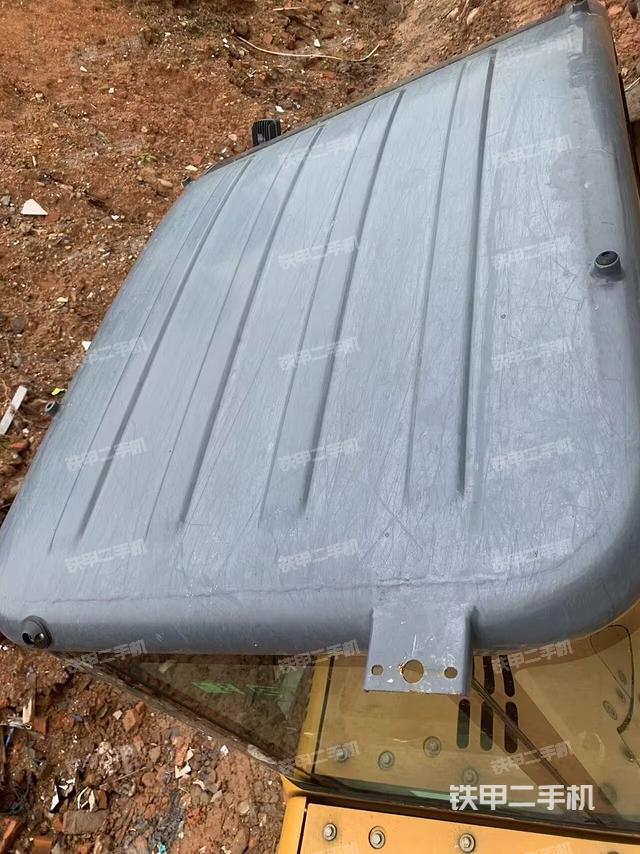 驾驶室顶部（整机外观）