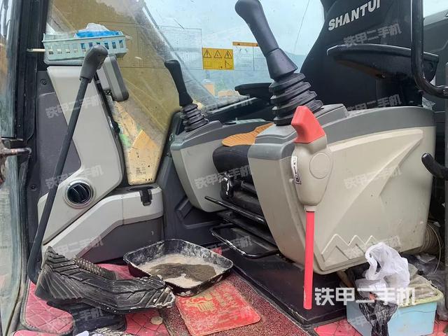 驾驶室整体（整机外观）