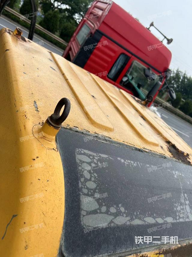 驾驶室顶部（整机外观）