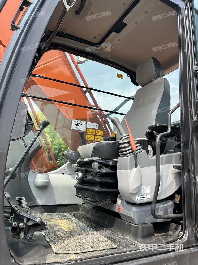 驾驶室整体（整机外观）