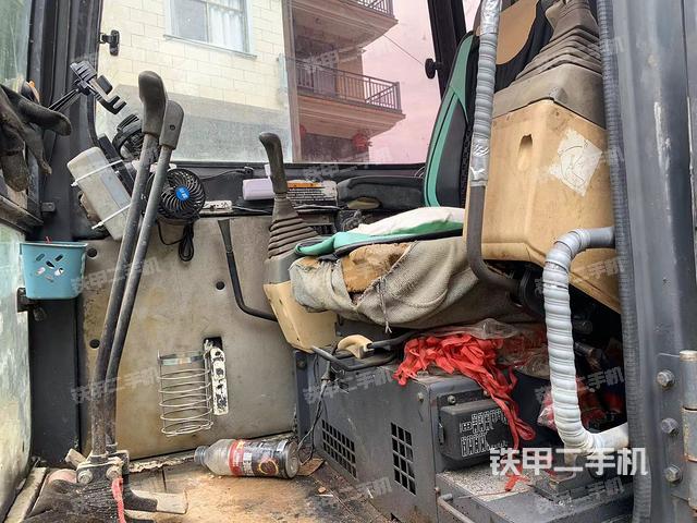 駕駛室整體（整機(jī)外觀）