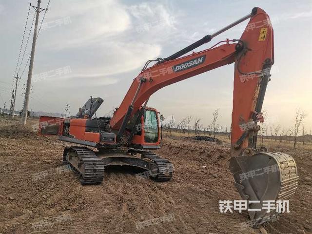 斗山DX260LC-9C挖掘机