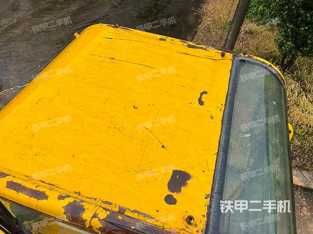 驾驶室顶部（整机外观）