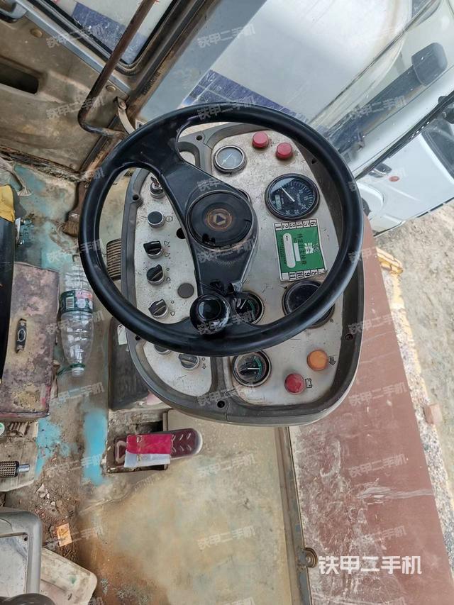 驾驶室操作台（设备外观及核心部件）