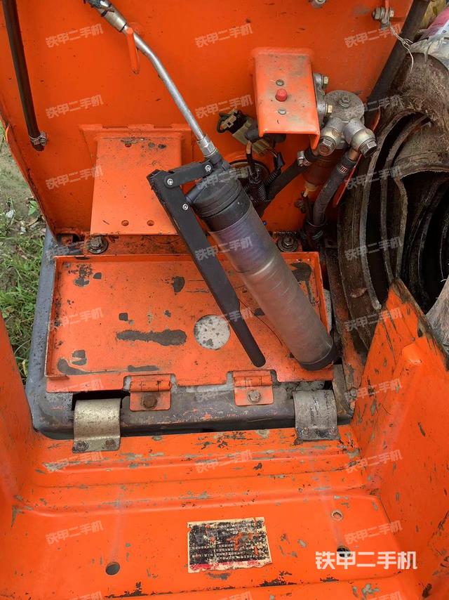 回轉(zhuǎn)馬達(dá)和主控閥（整機(jī)外觀）